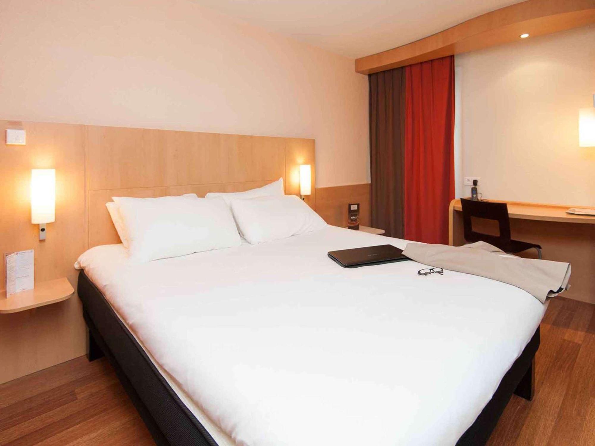 Ibis Avallon Magny  Exterior foto