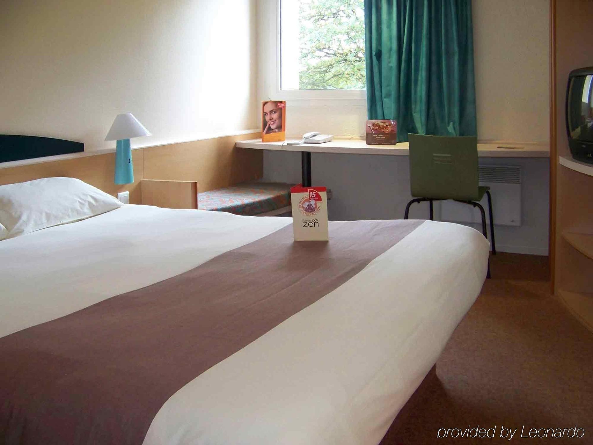 Ibis Avallon Magny  Exterior foto