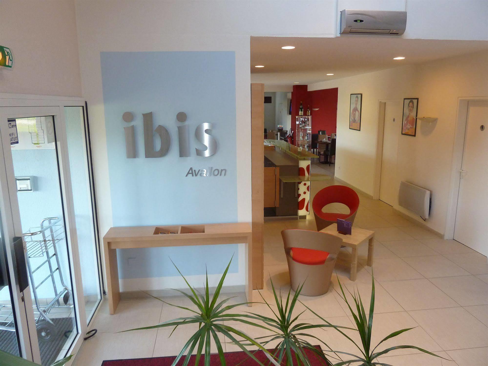 Ibis Avallon Magny  Exterior foto