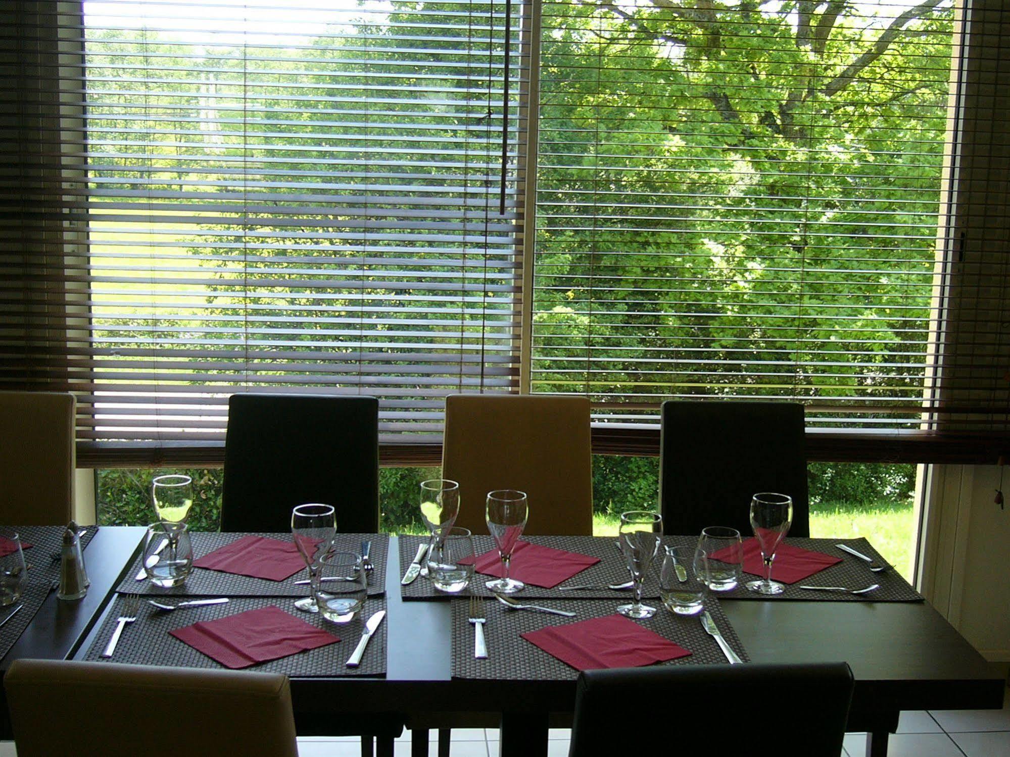 Ibis Avallon Magny  Exterior foto
