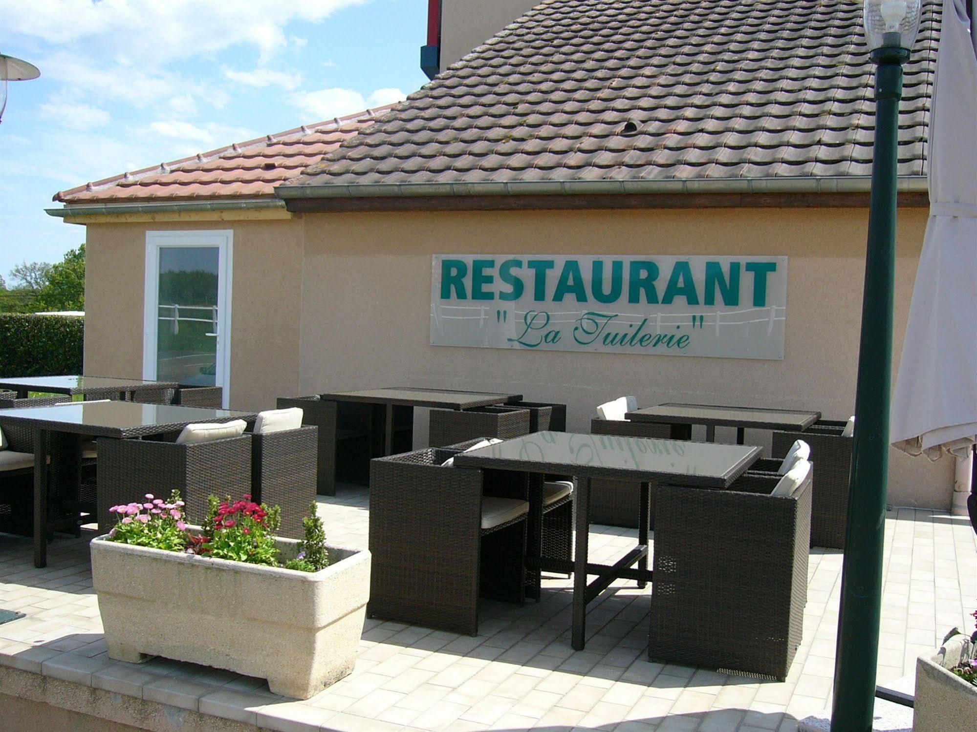 Ibis Avallon Magny  Exterior foto