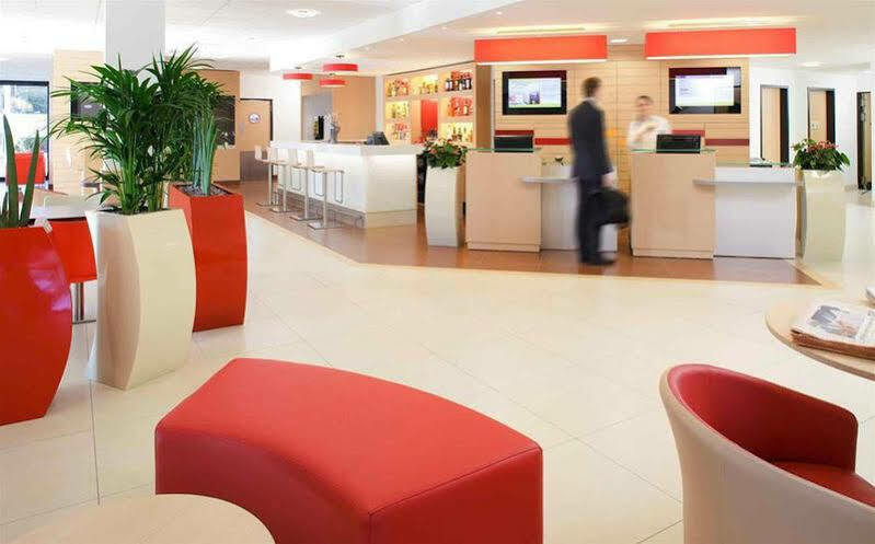 Ibis Avallon Magny  Exterior foto