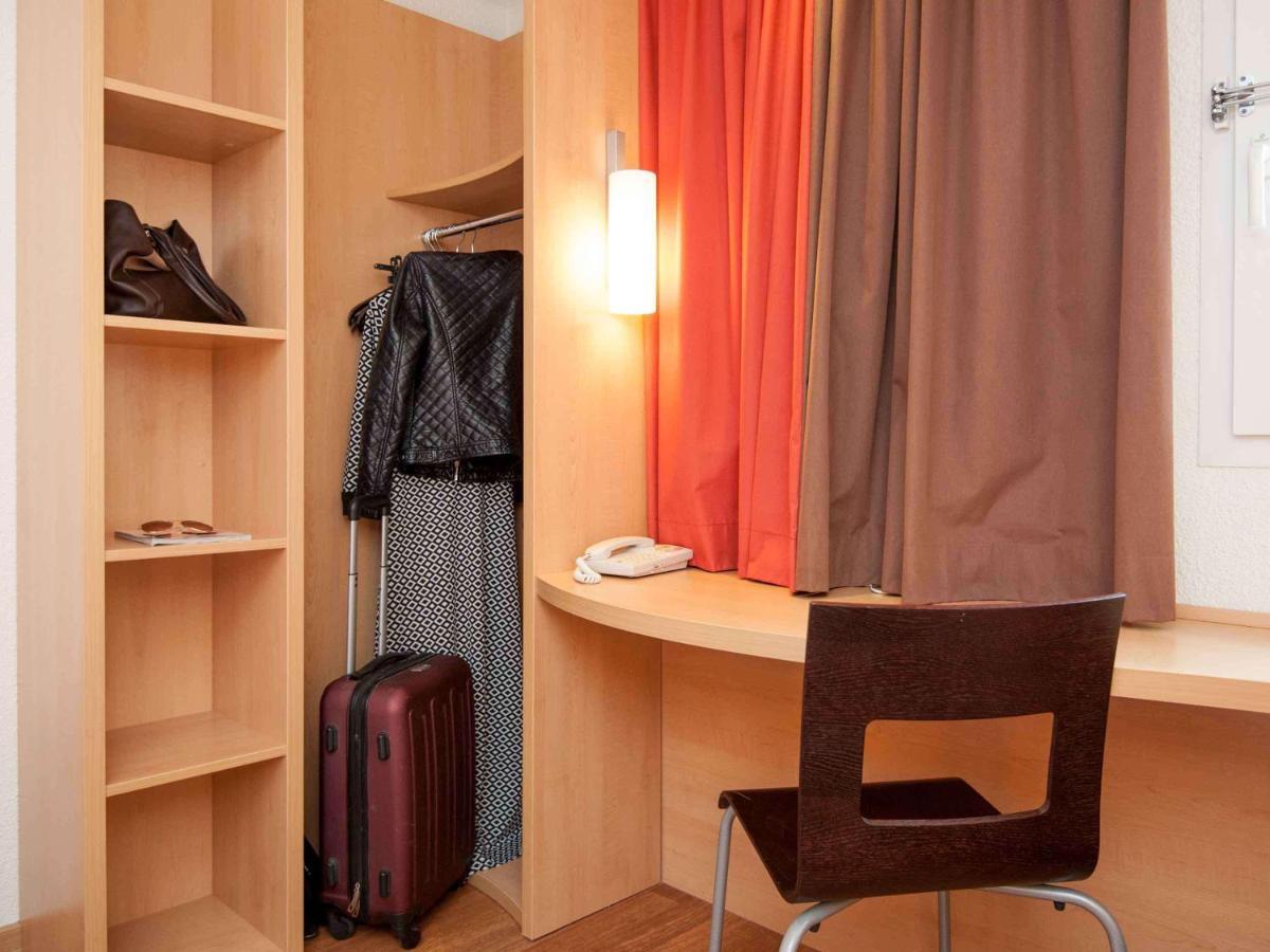 Ibis Avallon Magny  Exterior foto